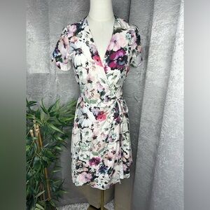 Amour Vert Women’s Floral Print V-Neck Wrap Dress 100% Satin Sz XS